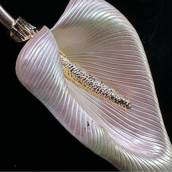 Elegant Calla Lily Flower Open Cuff Design Choker Necklace NWOT - Picture 6 of 8